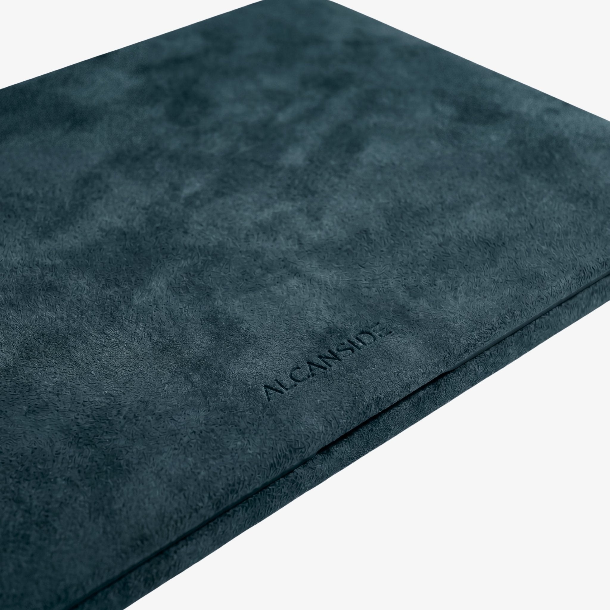 Alcantara MacBook Pro & Pro Max Cover - For 16 inch (2021 - 2024) - Navy Blue - Alcanside
