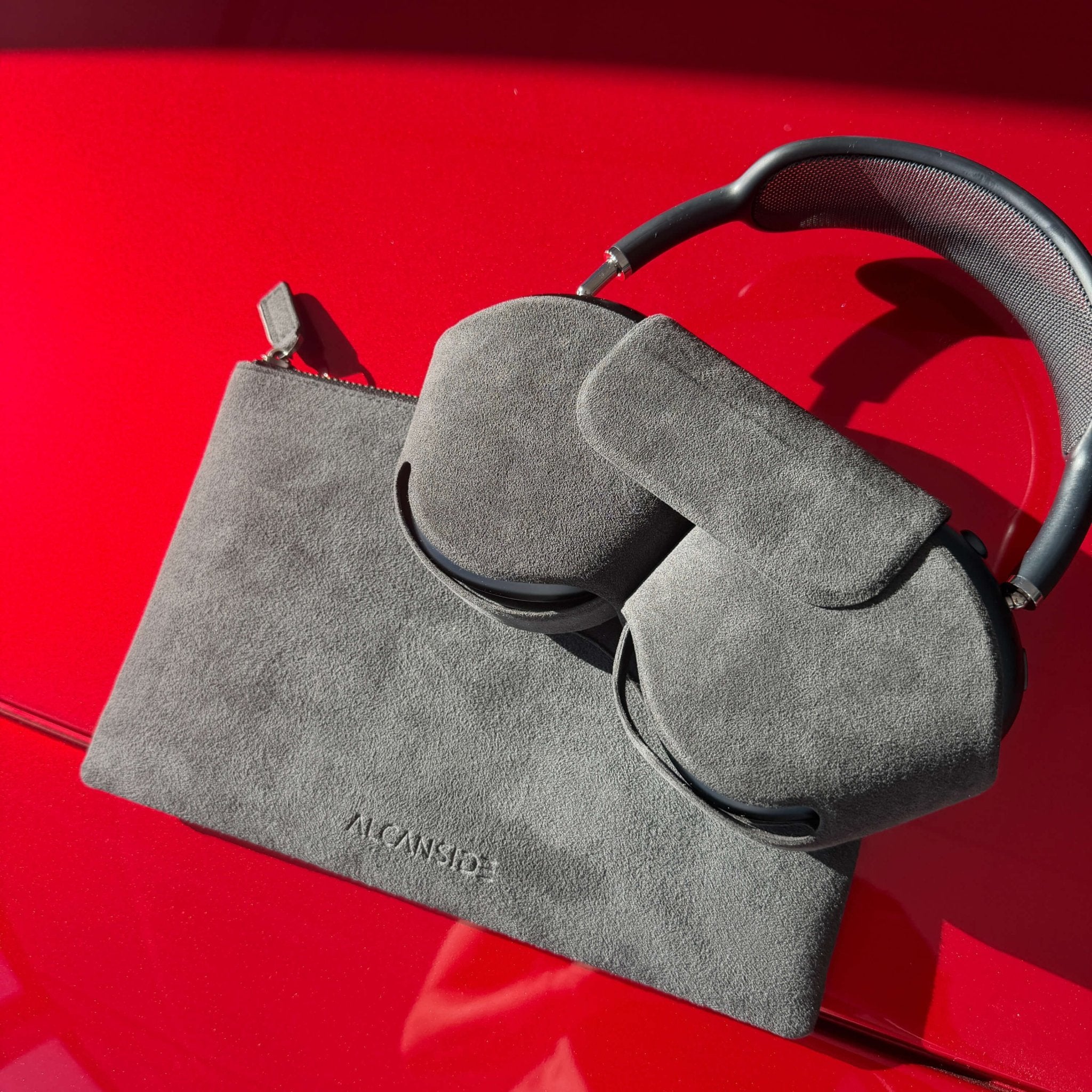 AirPods Max スペースグレー Smart Case付き AirPods Max Alcantara Smart Case - Space Grey - Alcanside