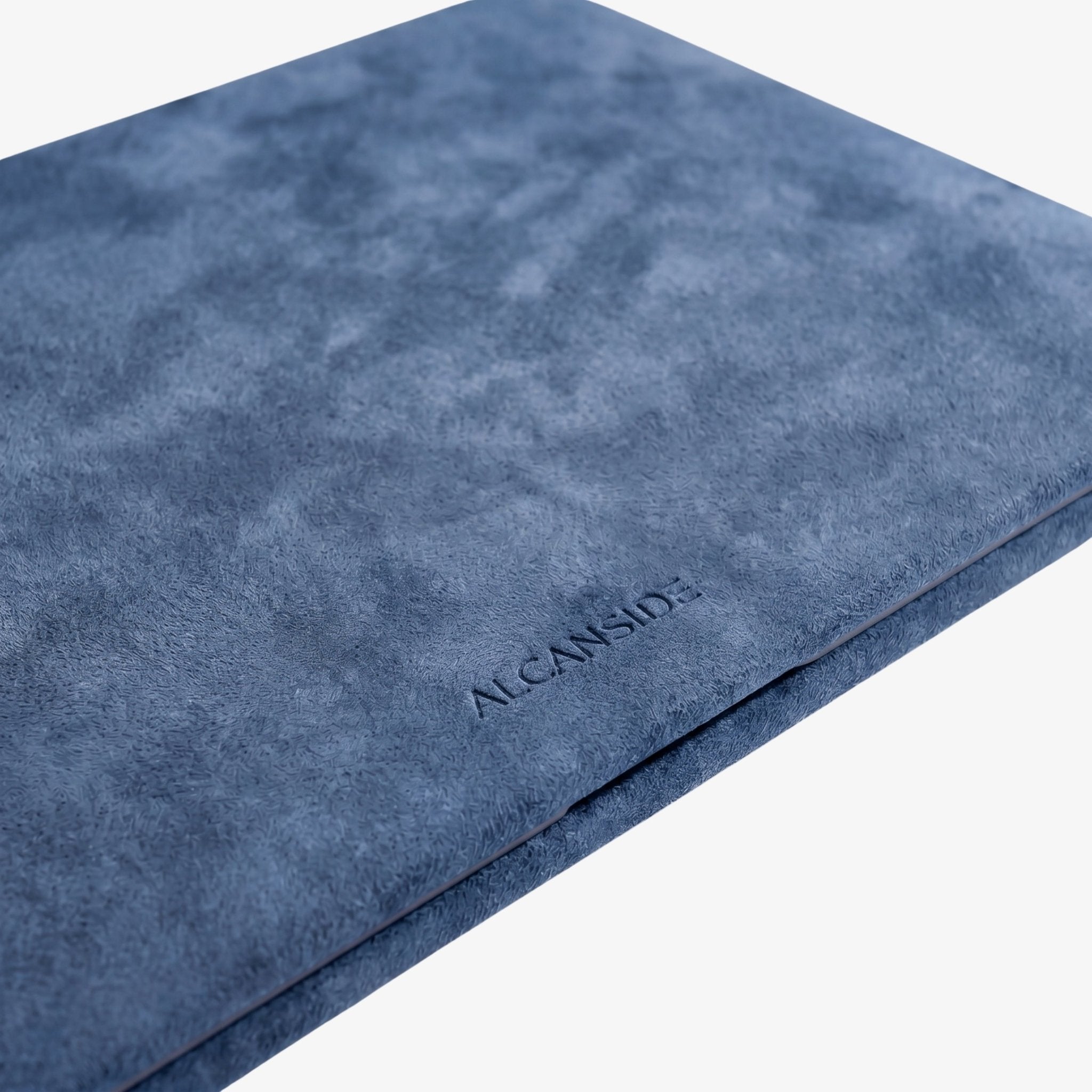 Alcantara MacBook Pro & Pro Max Cover - For 14 inch (2021 - 2025) - Ocean Blue - Alcanside